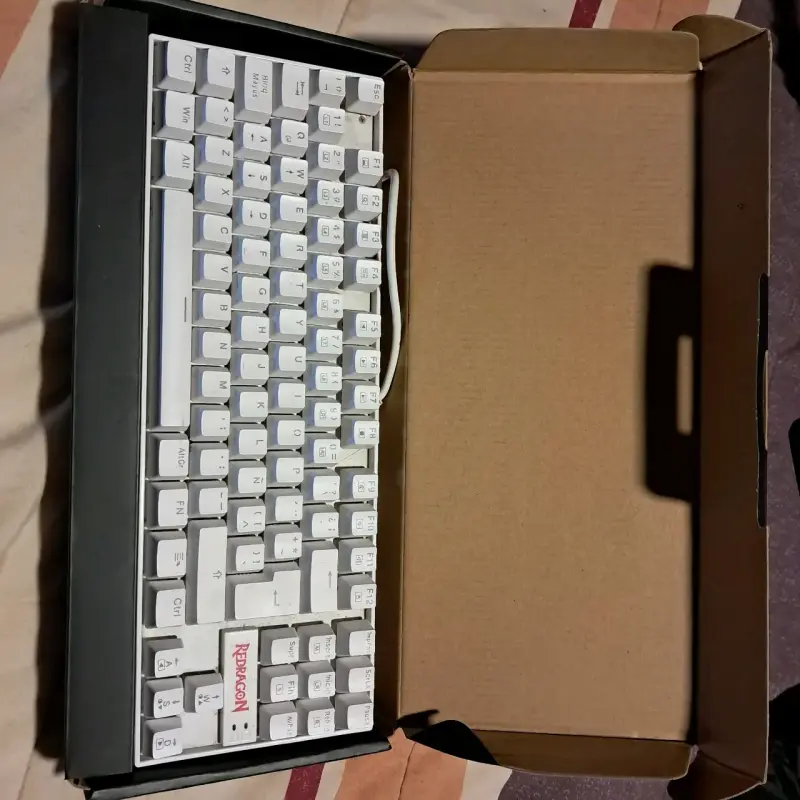 Teclado mecánico Redragon Kumara blanco - 1