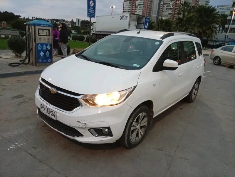 Chevrolet Spin 2021 automático 7 Pasajeros poco KM - 2