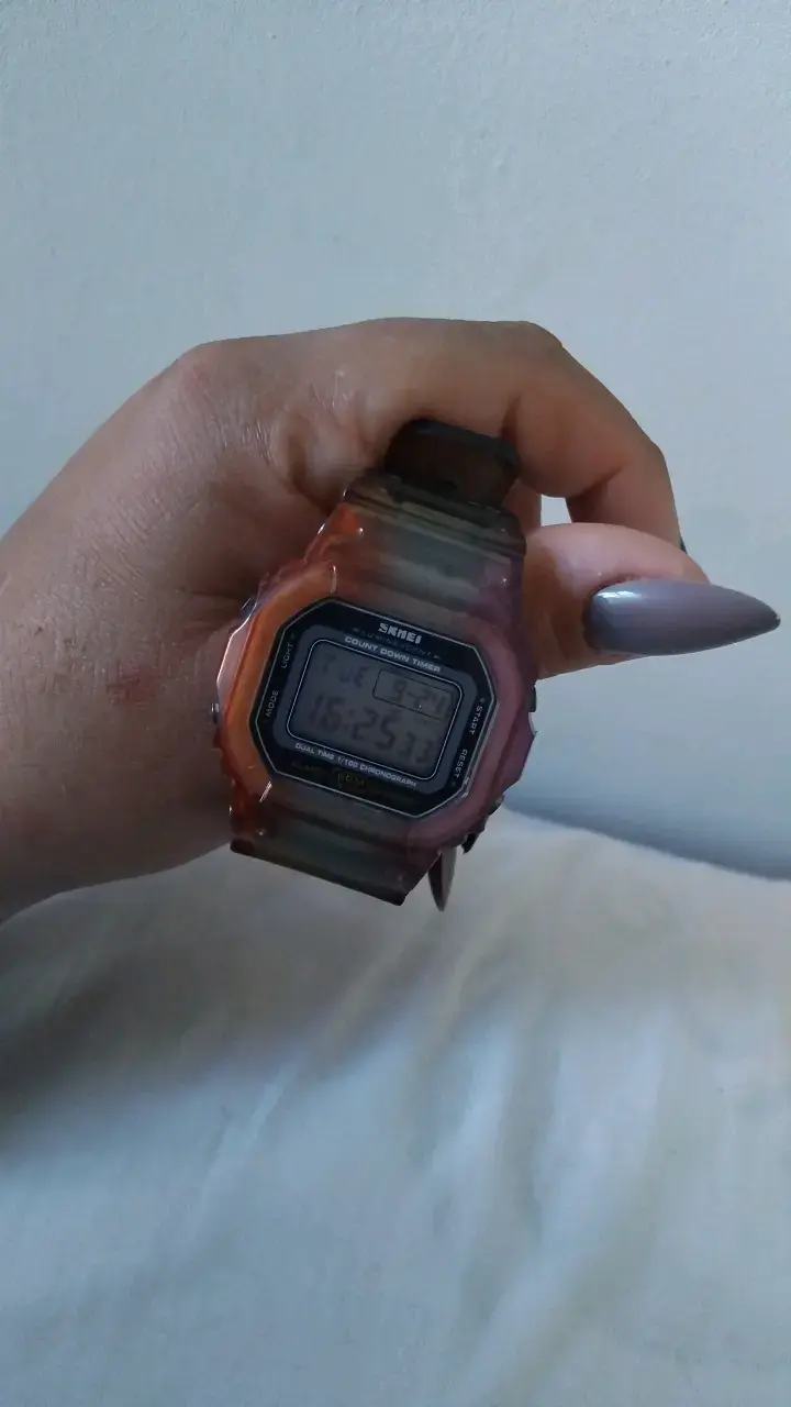 Reloj digital deportivo resistente al agua - 1