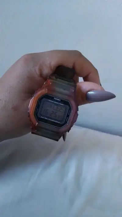 Reloj digital deportivo resistente al agua - miniatura 2