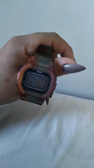 Reloj digital deportivo resistente al agua - miniatura 3