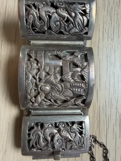 Pulsera antigua de plata con grabados de dragón - miniatura 2