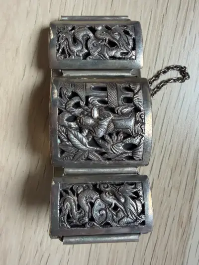 Pulsera antigua de plata con grabados de dragón - miniatura 3