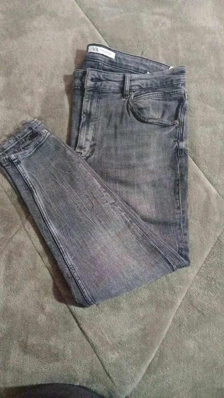 Jeans grises Zara para hombre