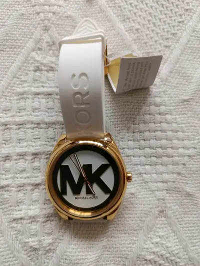 Reloj Michael Kors dorado con correa blanca - miniatura 1