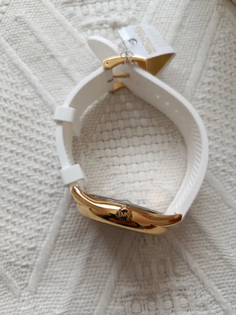 Reloj Michael Kors dorado con correa blanca - 3
