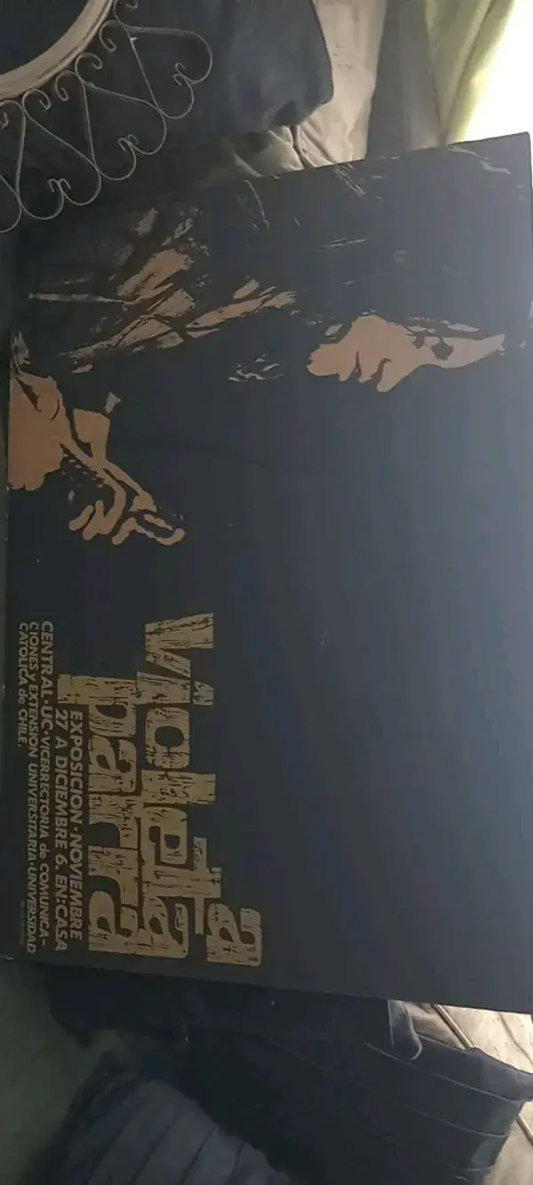 Caja de exposición Violeta Parra