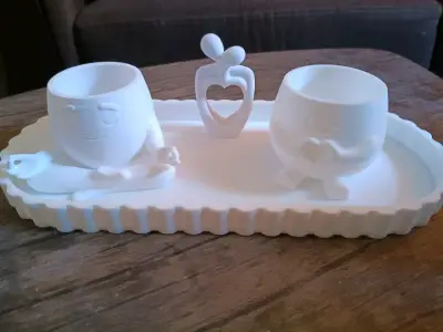 Bandeja 17cm+👩🏼‍❤️‍👨🏼+Set de macetas decorativas blancas - miniatura 1