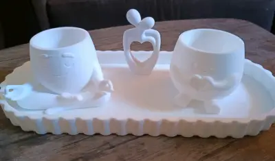 Bandeja 17cm+👩🏼‍❤️‍👨🏼+Set de macetas decorativas blancas - miniatura 2