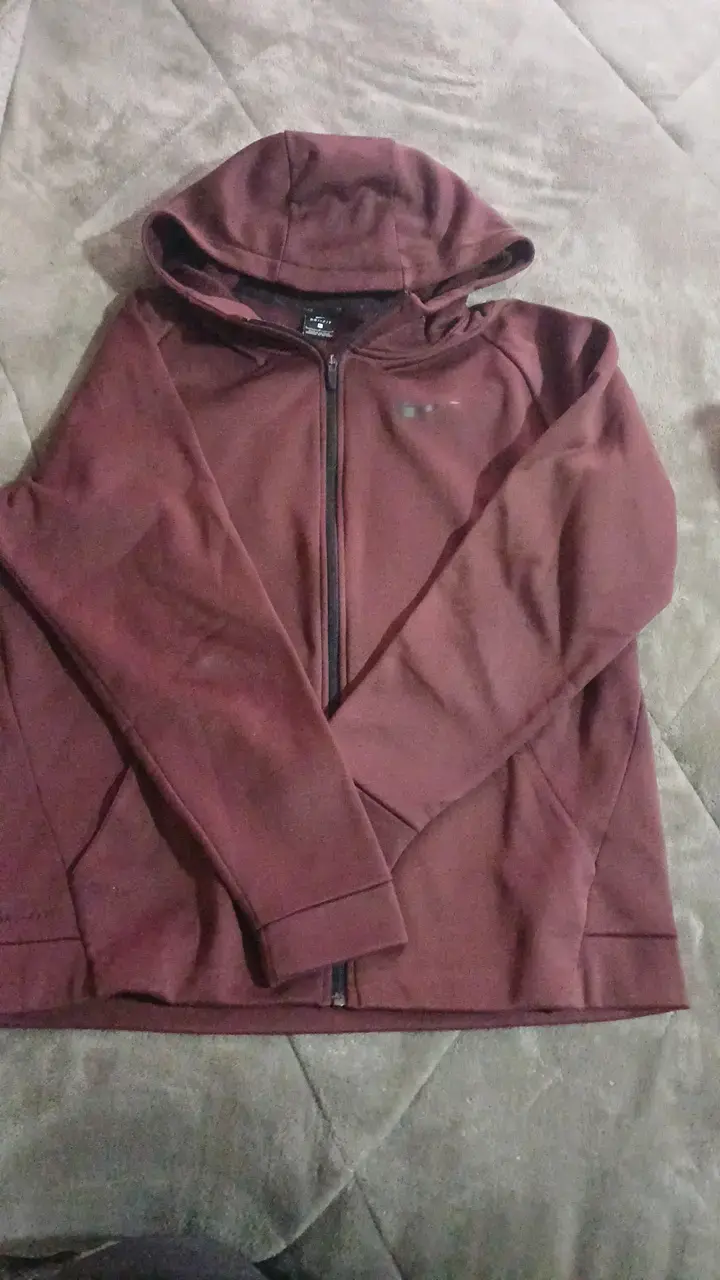Polerón Nike con capucha burdeos para hombre
