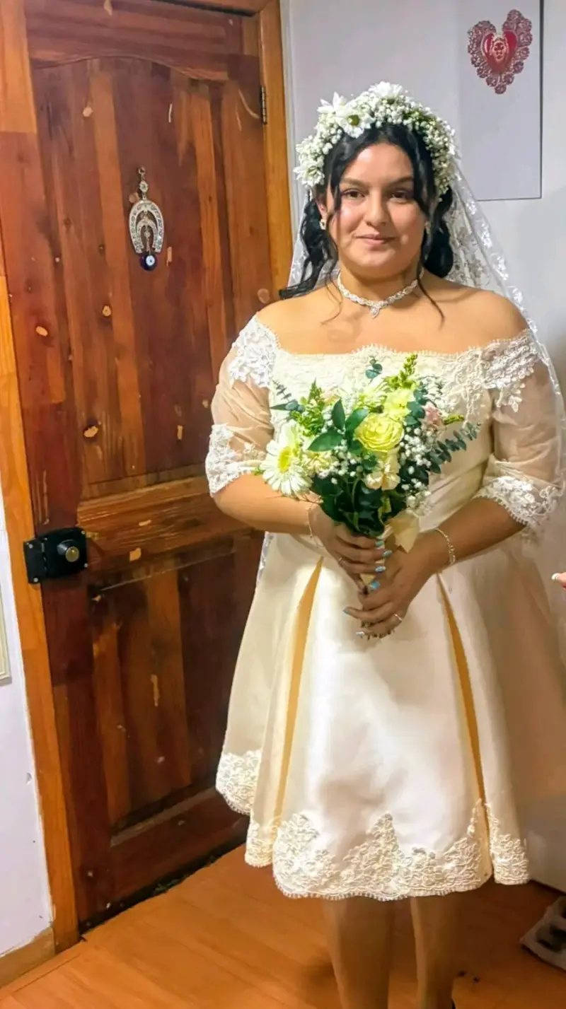 Vestido de novia corto con encaje color Crema - 2