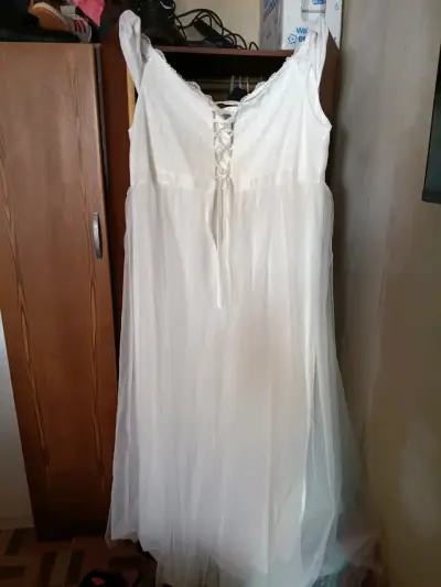 Vestido de novia blanco con encaje y tul - miniatura 2