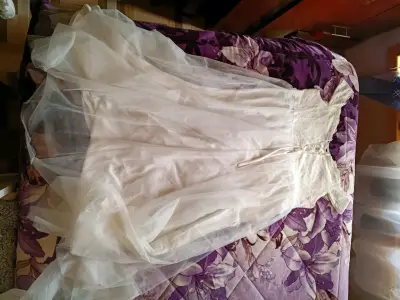 Vestido de novia blanco con encaje y tul - miniatura 4