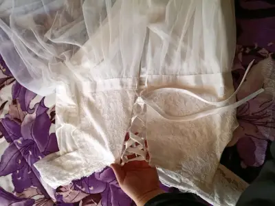 Vestido de novia blanco con encaje y tul - miniatura 6