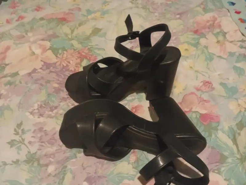 Sandalias de plataforma negras con tacón alto - 3