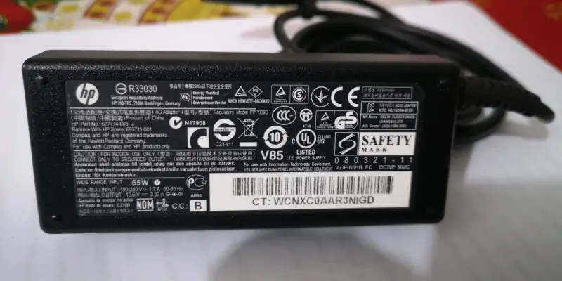 Cargador HP 65W para notebook portátiles - 1