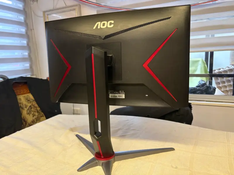 Monitor curvo AOC de 24 pulgadas para gaming - 2