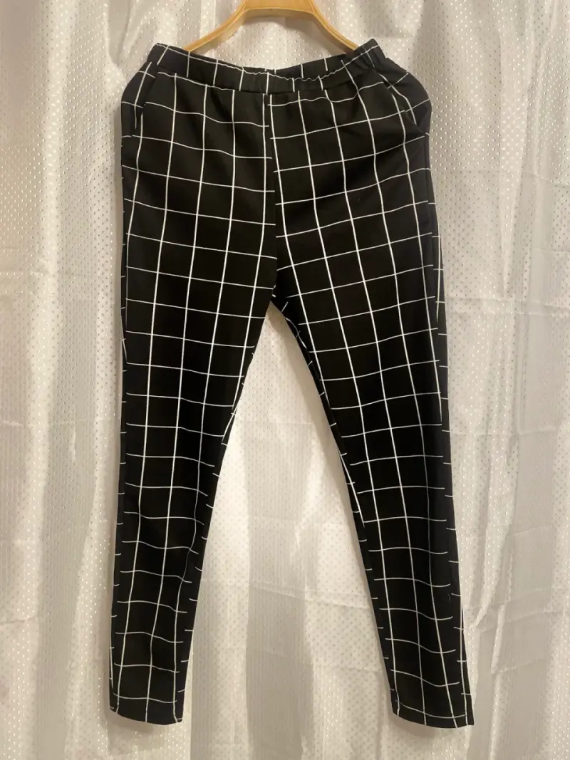 Pantalones negros a cuadros para mujer - 1