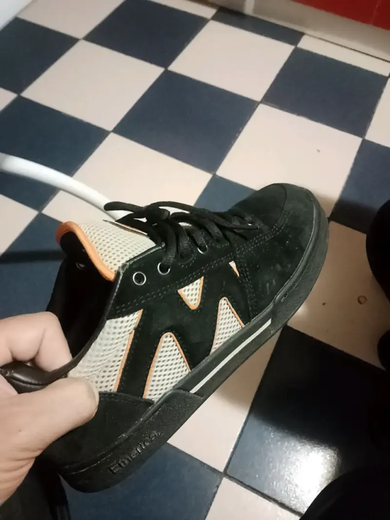 Zapatillas de skate Emerica negras y naranjas - 1