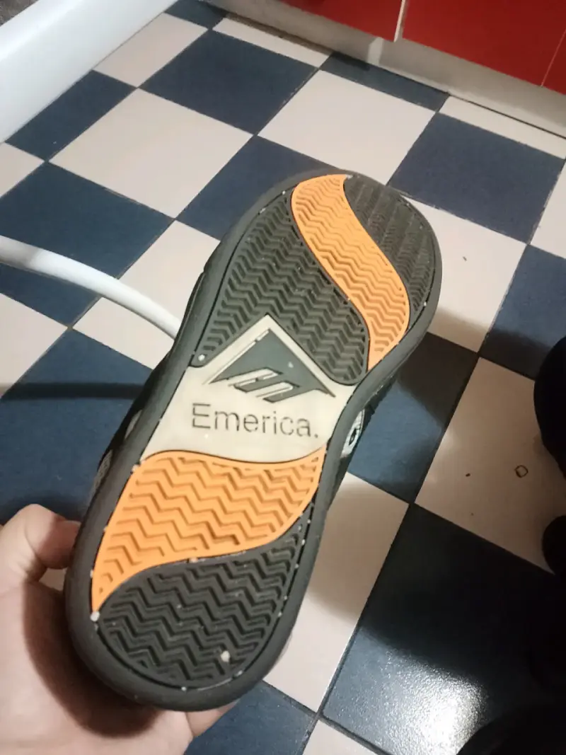 Zapatillas de skate Emerica negras y naranjas - 3
