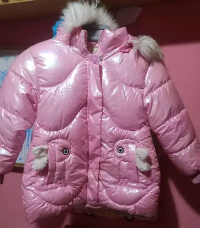 Chaqueta de invierno rosa para niña con capucha - miniatura 1