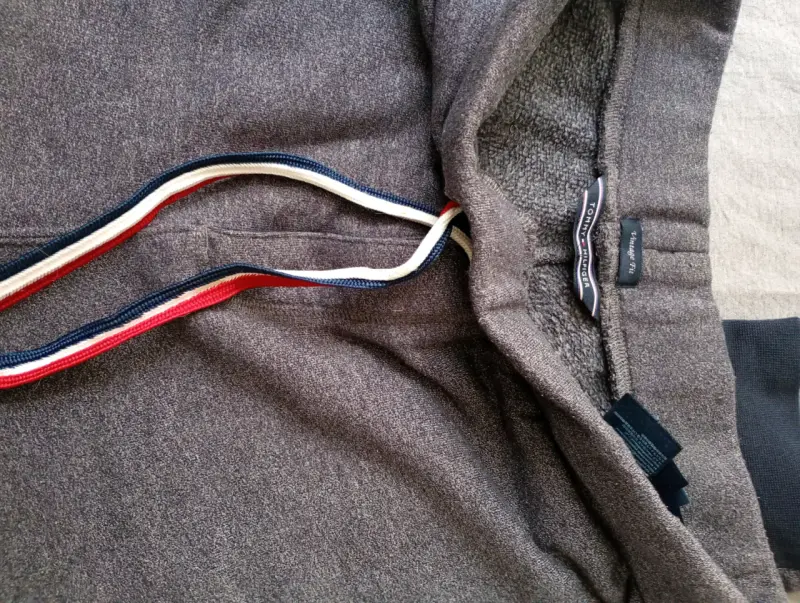 Pantalones deportivos gris con cordón tricolor - 2