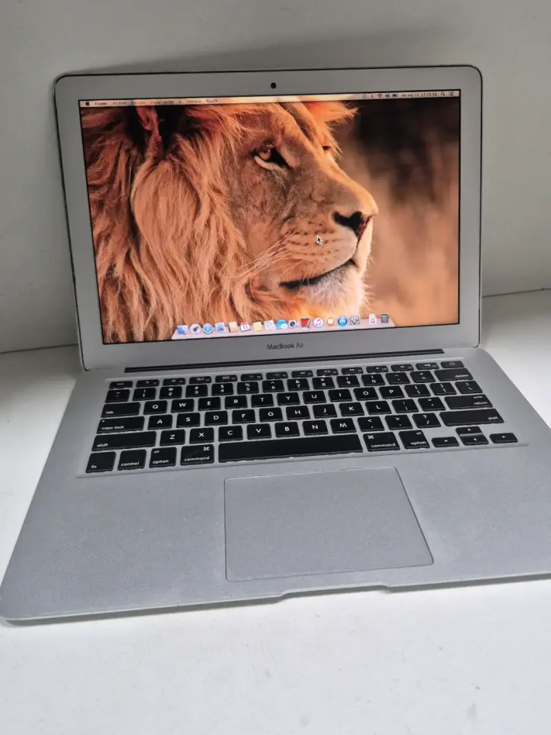 MacBook Air Apple Core I5 en buen estado - 1