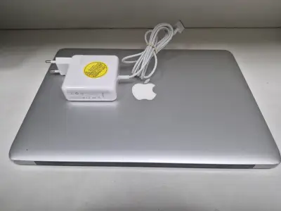 MacBook Air Apple Core I5 en buen estado - miniatura 3