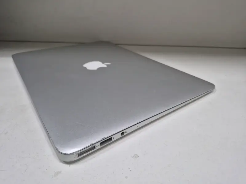 MacBook Air Apple Core I5 en buen estado - 4