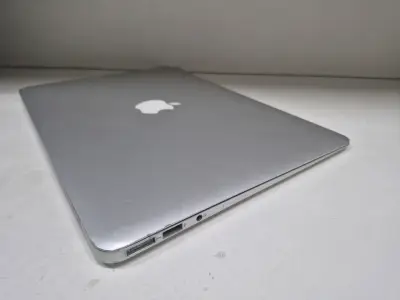 MacBook Air Apple Core I5 en buen estado - miniatura 4