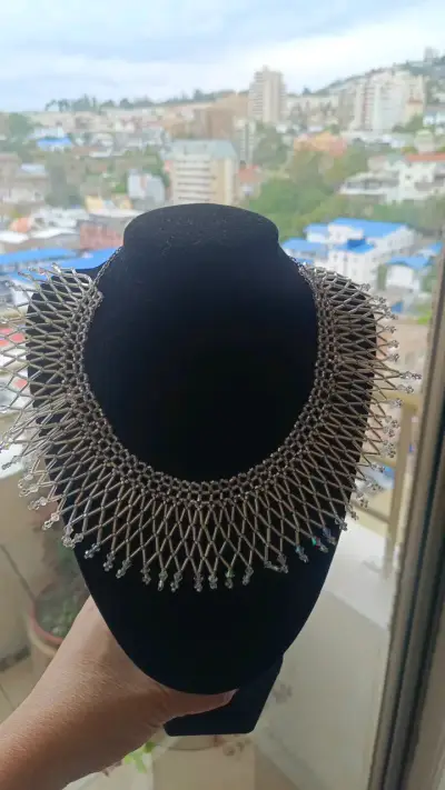 Collar de bisutería elegante plateado - miniatura 2