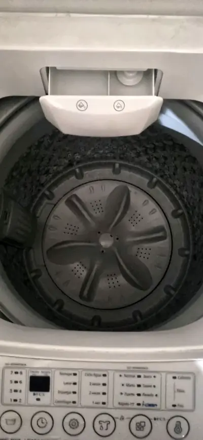 Lavadora automática Midea 8 kg en buen estado - miniatura 3