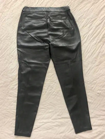Pantalones de cuero sintético negro para mujer - miniatura 2