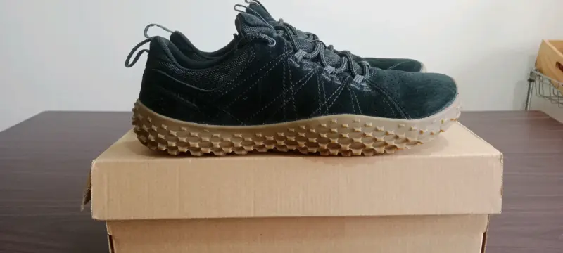 Zapatillas deportivas negras Merrell con suela resistente - 2