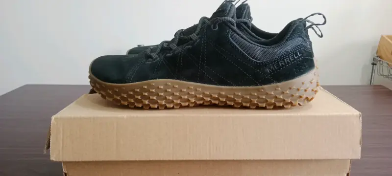 Zapatillas deportivas negras Merrell con suela resistente - 3