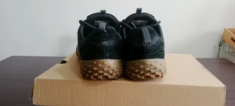 Zapatillas deportivas negras Merrell con suela resistente - 4