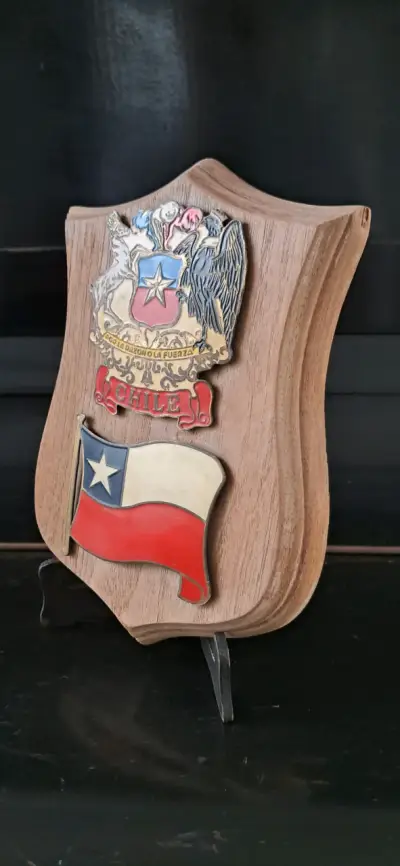 Escudo de madera con escudo y bandera de chile - miniatura 2