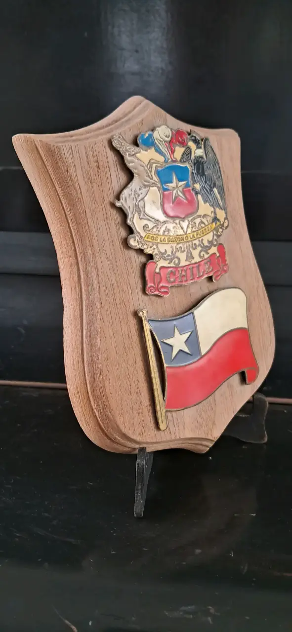 Escudo de madera con escudo y bandera de chile - 3