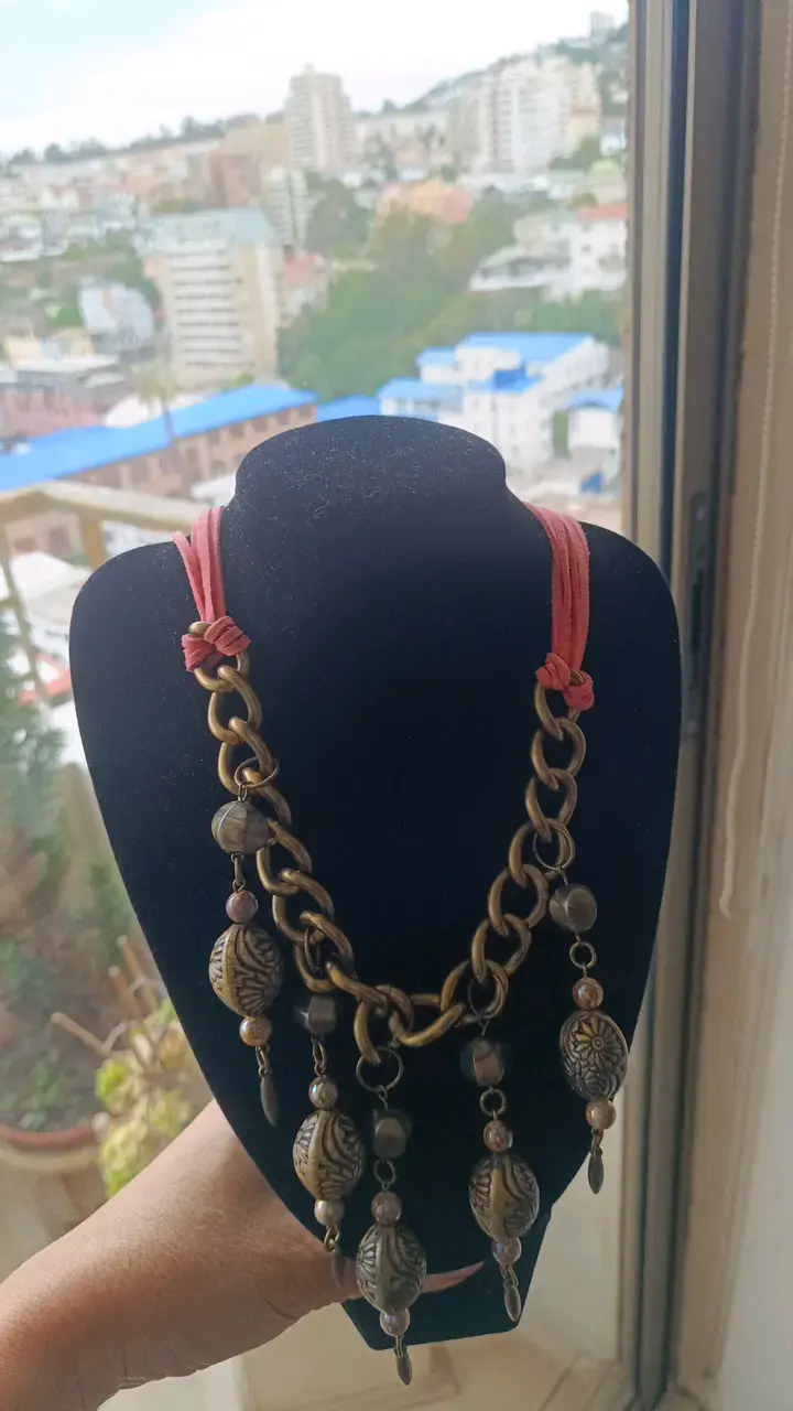Collar de cadena con colgantes decorativos - 2