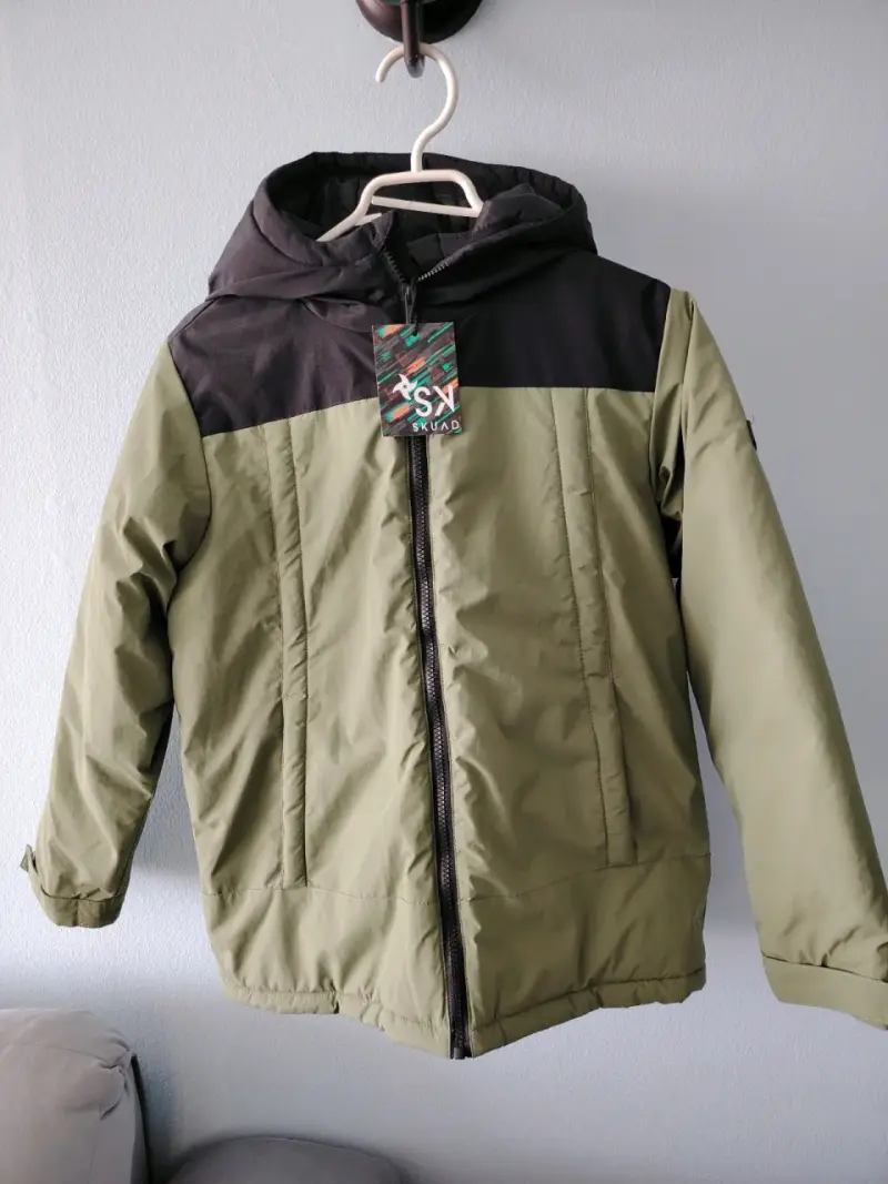 Chaqueta de invierno para niño verde y negra