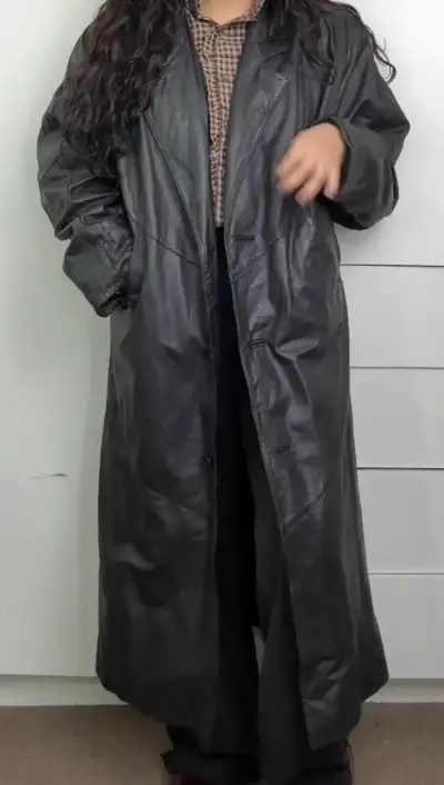 Abrigo Largo de Cuero Negro para Mujer - miniatura 1