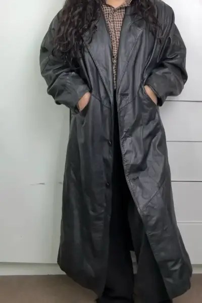 Abrigo Largo de Cuero Negro para Mujer - miniatura 5