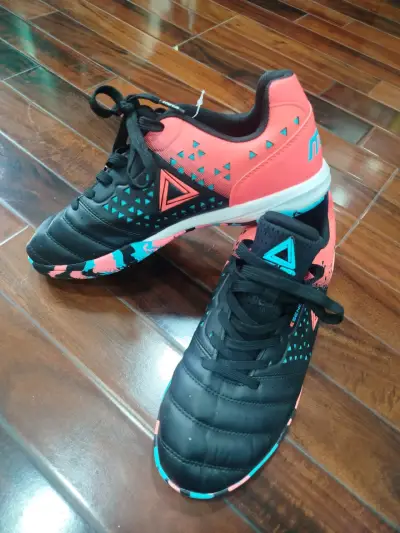 Zapatillas deportivas negras y rojas para hombre - miniatura 1