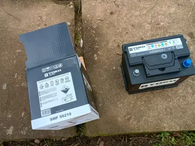 Batería auto 12 volts 65 amperes - miniatura 1