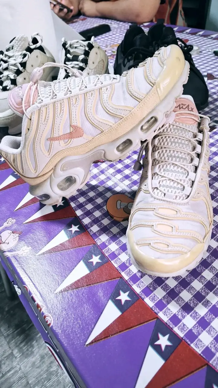 Zapatillas deportivas blancas Nike con malla - 4