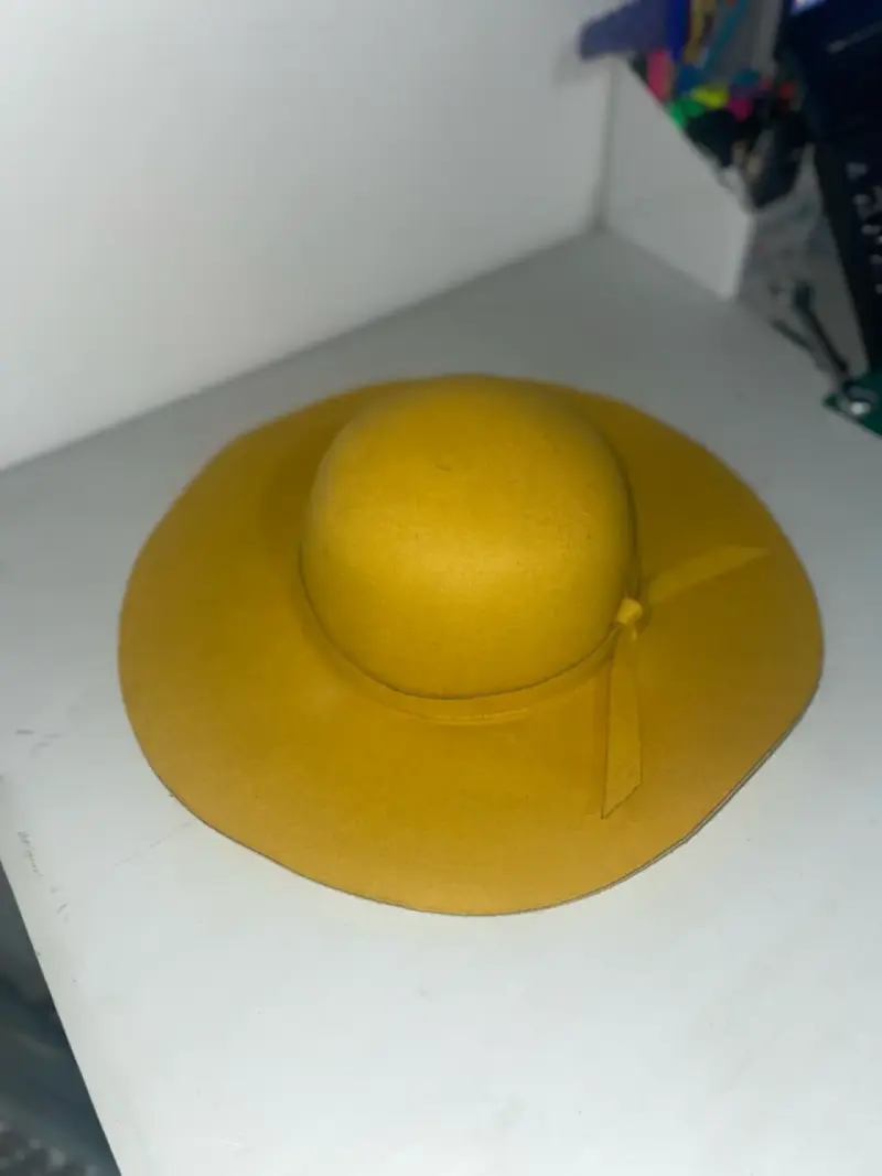 Sombrero amarillo de ala ancha elegante - 2