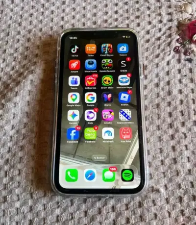 iPhone 11 blanco en buen estado - miniatura 1
