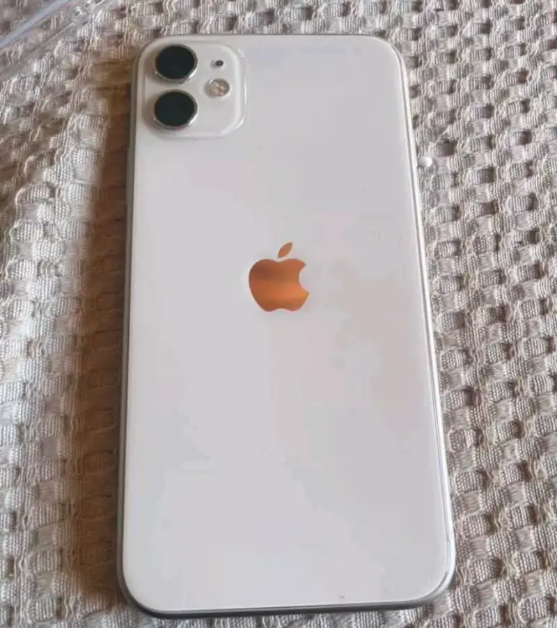 iPhone 11 blanco en buen estado - 2