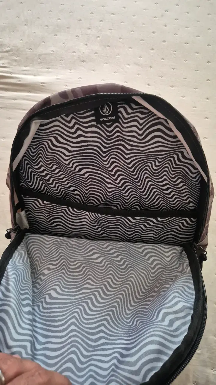 Mochila Volcom camuflaje con bolsillo frontal - 2