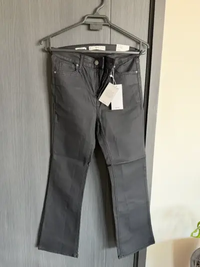 Pantalon tipo cuero Mango talla 36 - miniatura 1